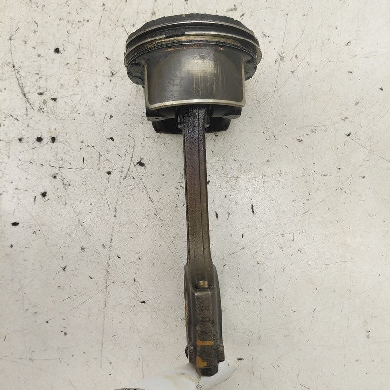 Nissan Versa Note Single Piston With Connecting Rod   1.6 2019 2018 20