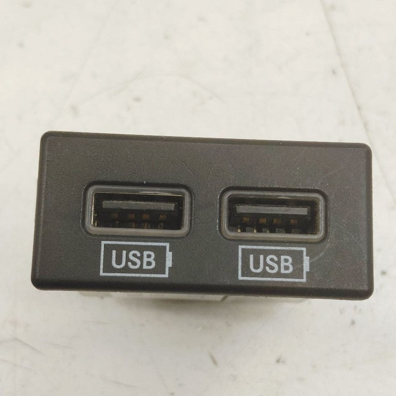 Chrysler 300 USB Plug In Hub Port  2017 2018 2019