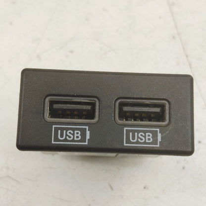 Chrysler 300 USB Plug In Hub Port  2017 2018 2019