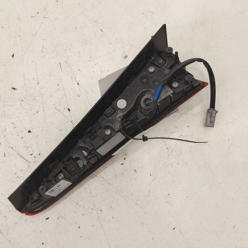 Driver Left Tail Light Brake Lamp VIN Fu 7th And 8th Digit 19-22 Toyot