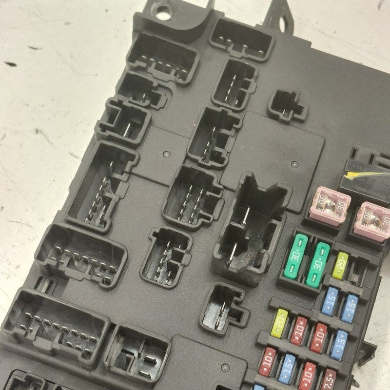 Mitsubishi Outlander   Cabin Fuse Box Interior Inner Under Dash  2018 