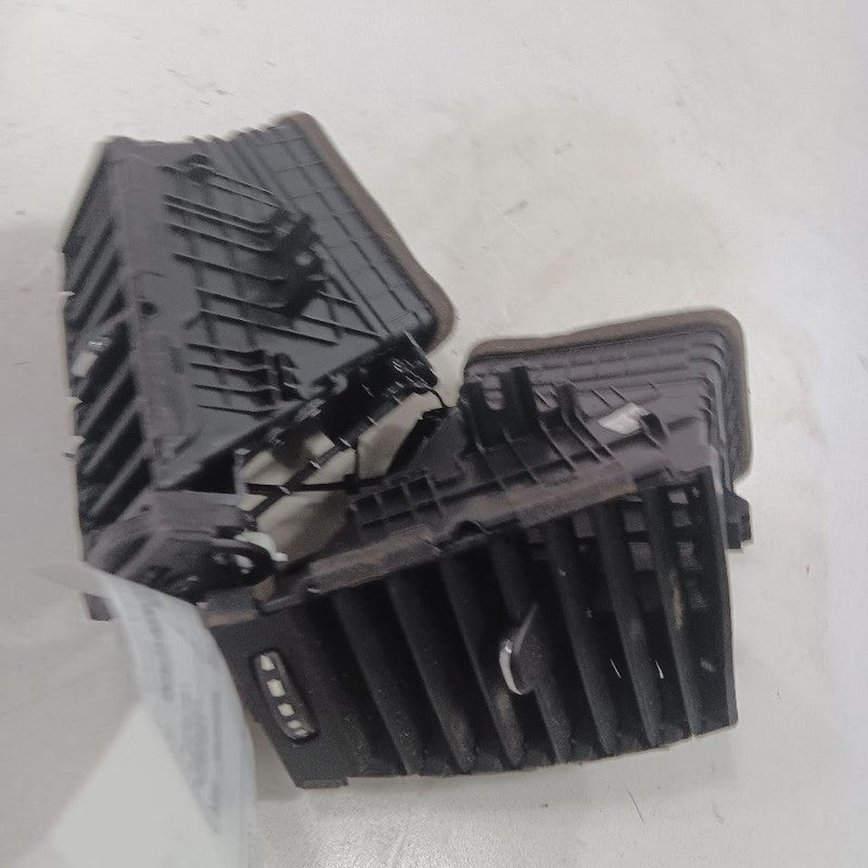 Buick Encore Dash Air Vent Center Middle  2022 2021 2020 2019 2018