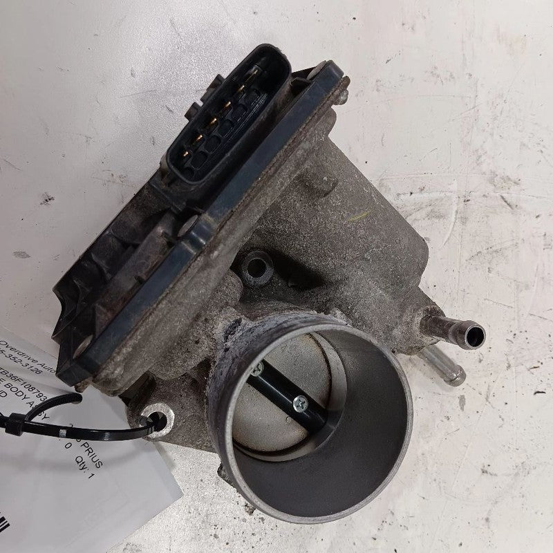 2203047040 Throttle Body Valve Toyota Prius C VIN B3 7th And 8th Digit 12-19 Toyota Prius