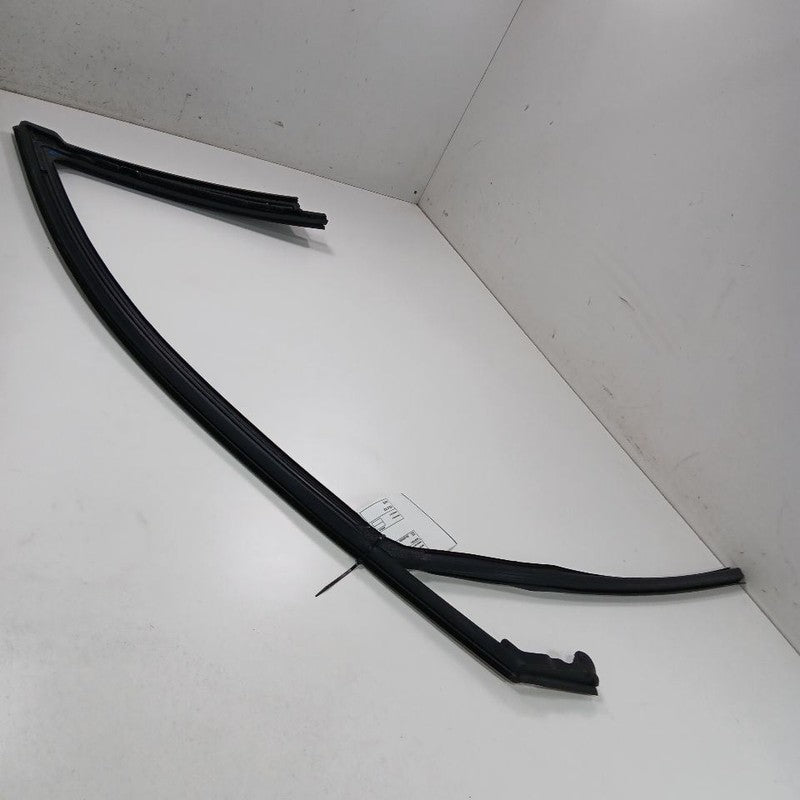 2025 GMC Acadia Door Glass Window Seal Rubber Right Passenger Front 