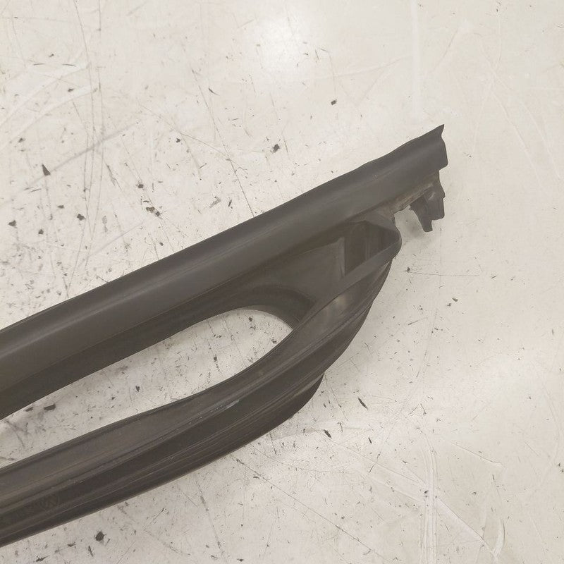 Volkswagen Golf Door Glass Window Seal Rubber Left Driver Front  2015 
