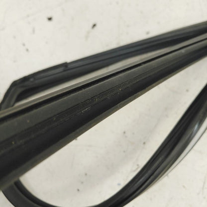 Honda CR-V Door Glass Window Seal Rubber Left Driver Front  2017 2018 