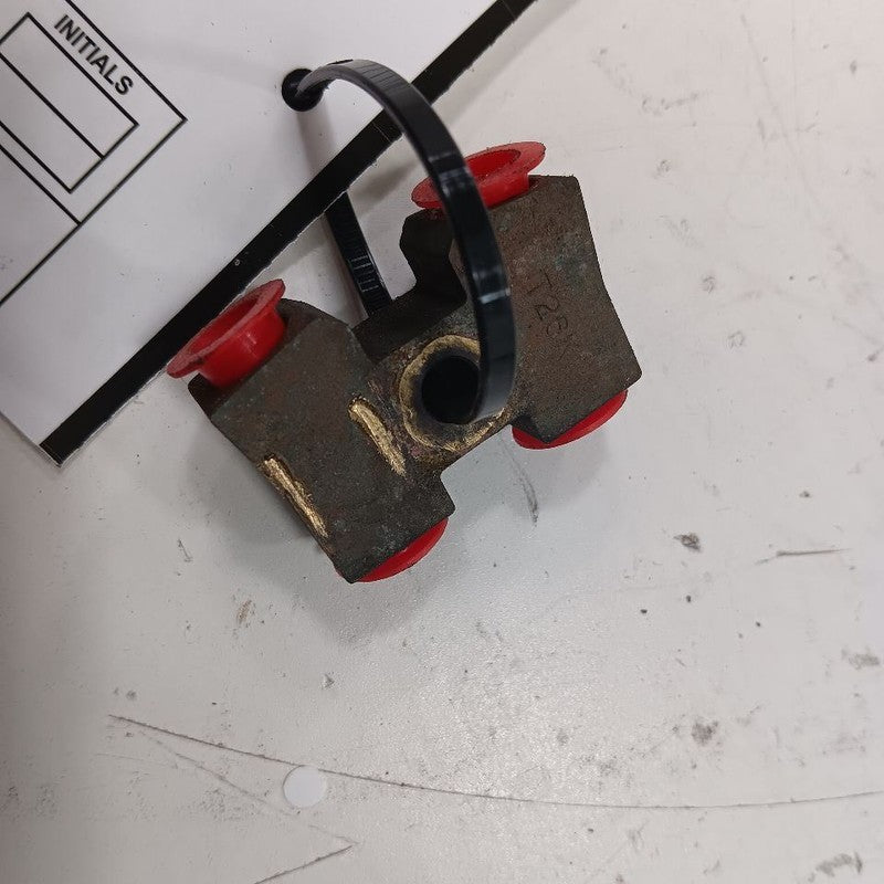 Nissan LEAF Brake Line Proportioning Valve Junction Splitter  2013 201