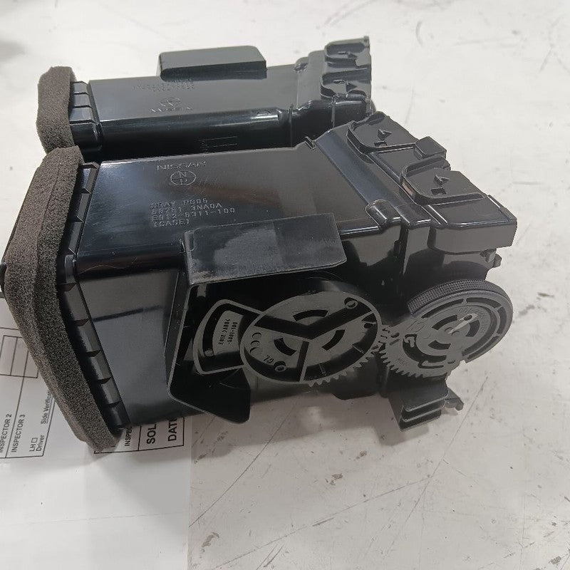 Nissan LEAF Dash Air Vent Center Middle  2013 2014 2015 2016 2017