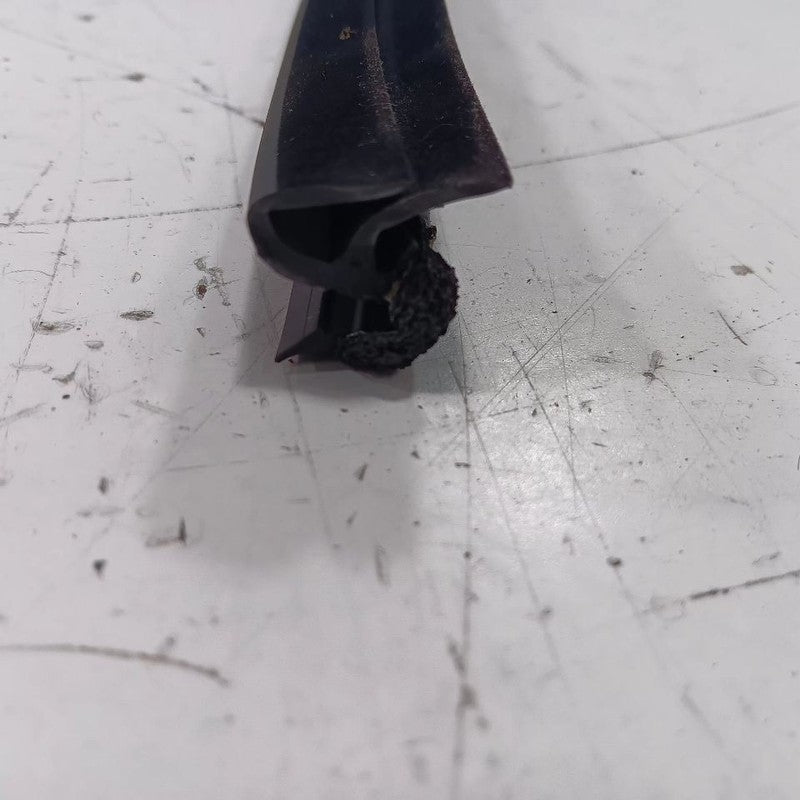 Hyundai Accent Right Front Weather Strip Interior 2014 2015 2016 2016 2017