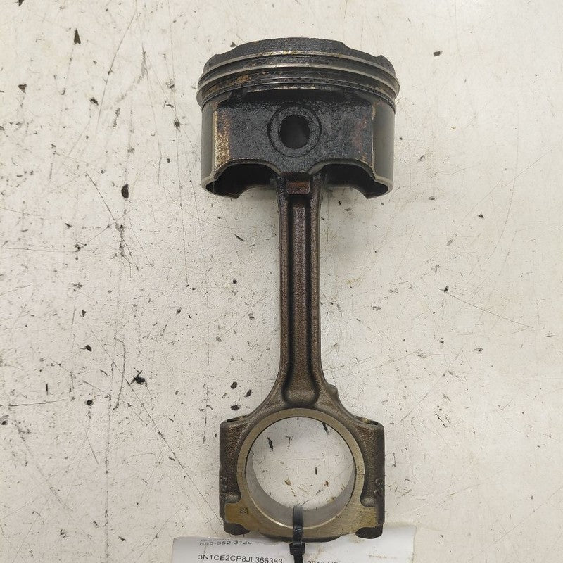 Nissan Versa Note Single Piston With Connecting Rod   1.6 2019 2018 20