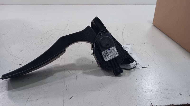 Ford Taurus Gas Pedal  2013 2014 2015 2016