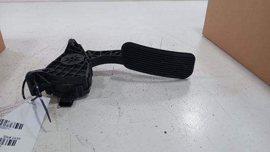 Ford Taurus Gas Pedal  2013 2014 2015 2016