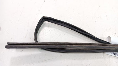 Honda Insight Door Glass Window Seal Rubber Right Passenger Front 2010