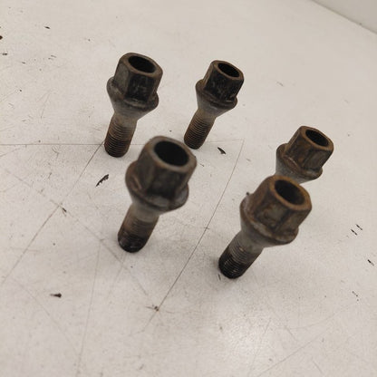 Fiat 500 X Model   Lug Nut Set  2016 2017