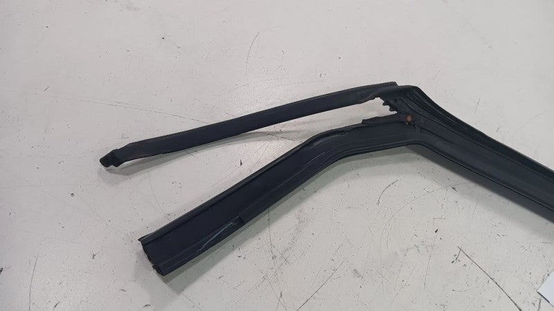 Chrysler 200 Door Glass Window Seal Rubber Left Rear Back  2015 2016 2017
