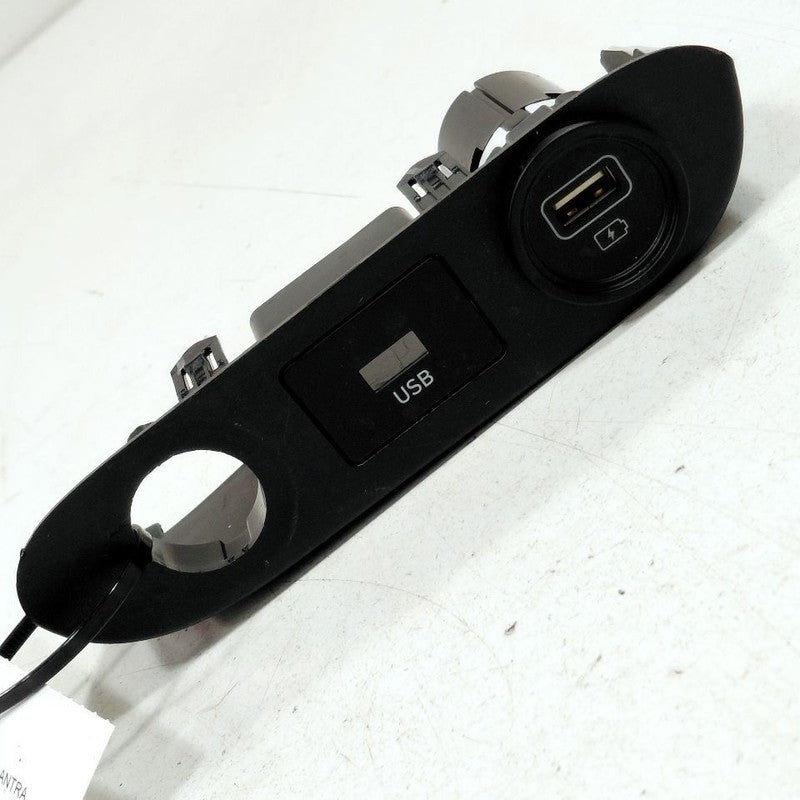 Hyundai Elantra USB Plug In Hub Port  2024 2023 2022 2021 OEM