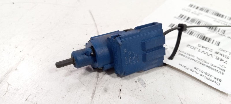 Volkswagen Jetta Brake Pedal Switch 2003 2002 2001 2000 OEM