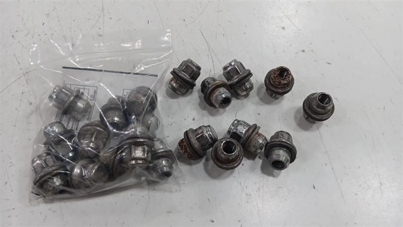 Infiniti G37 Lug Nut Set  2011 2012 2013