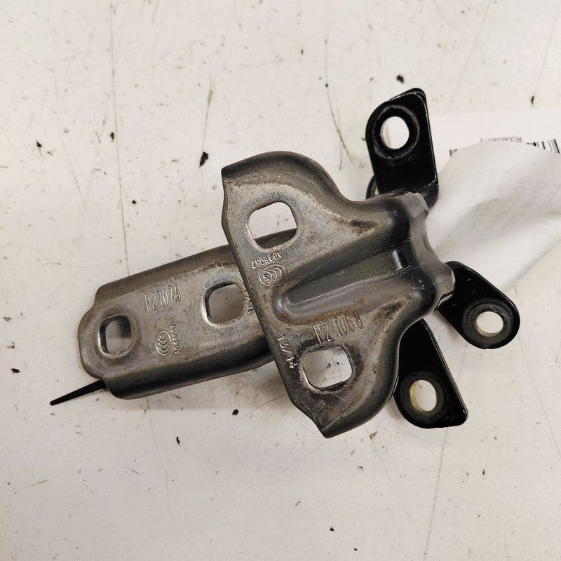 Buick Encore GX Door Hinge Set Right Front Passenger  2020 2021 2022 2
