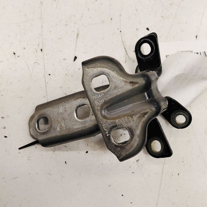 Buick Encore GX Door Hinge Set Right Front Passenger  2020 2021 2022 2