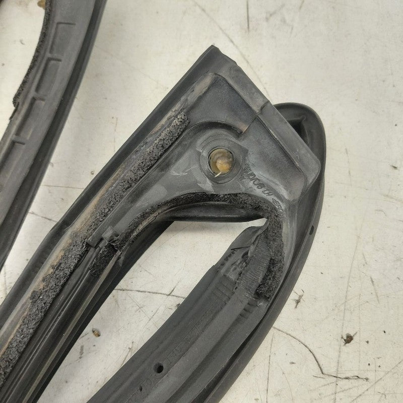 Chevy Trax On Door Seal Rubber Left Driver Front  2022 2021