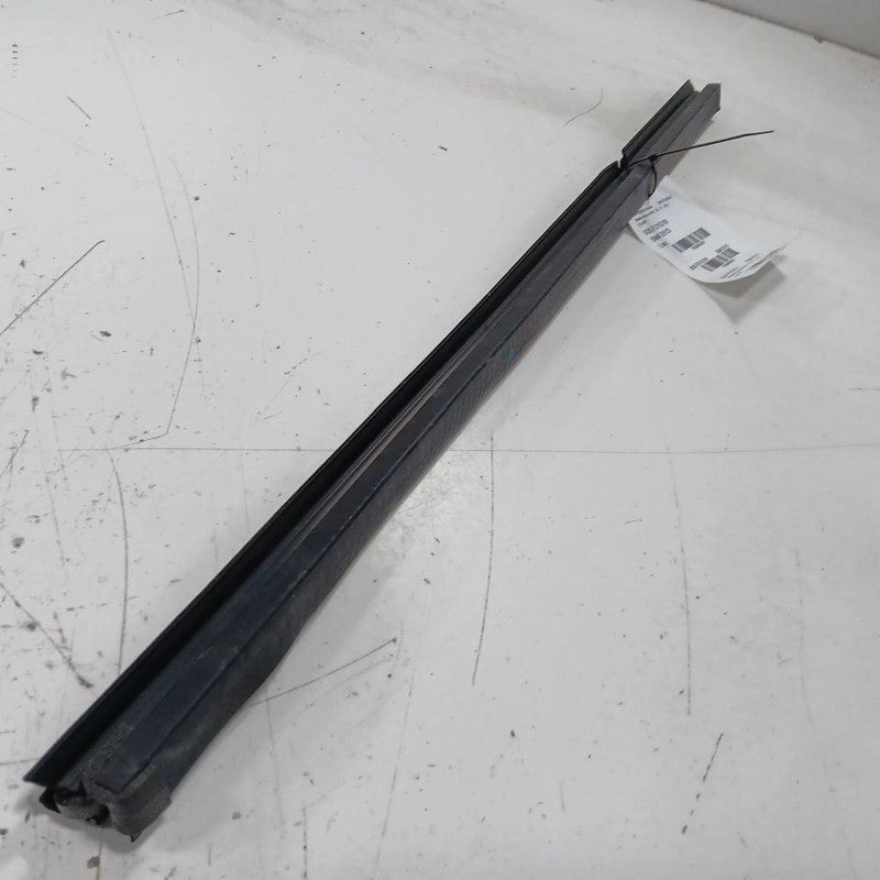 Ford Taurus Right Rear Weather Strip Interior  2019 2018 2017 2016 201