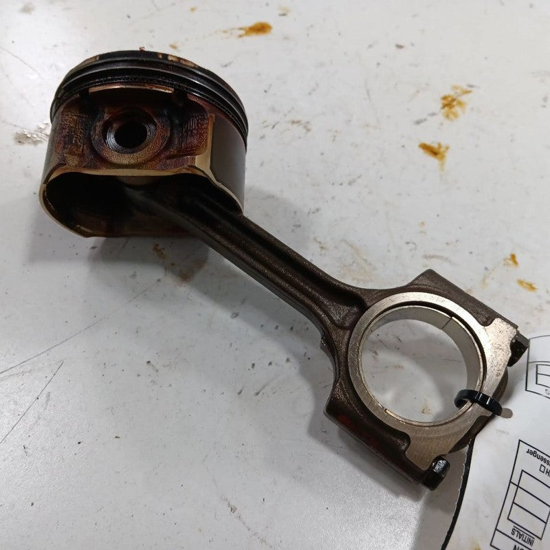 Nissan Versa 1.6 Single Piston With Connecting Rod   2023 2022 2021 20