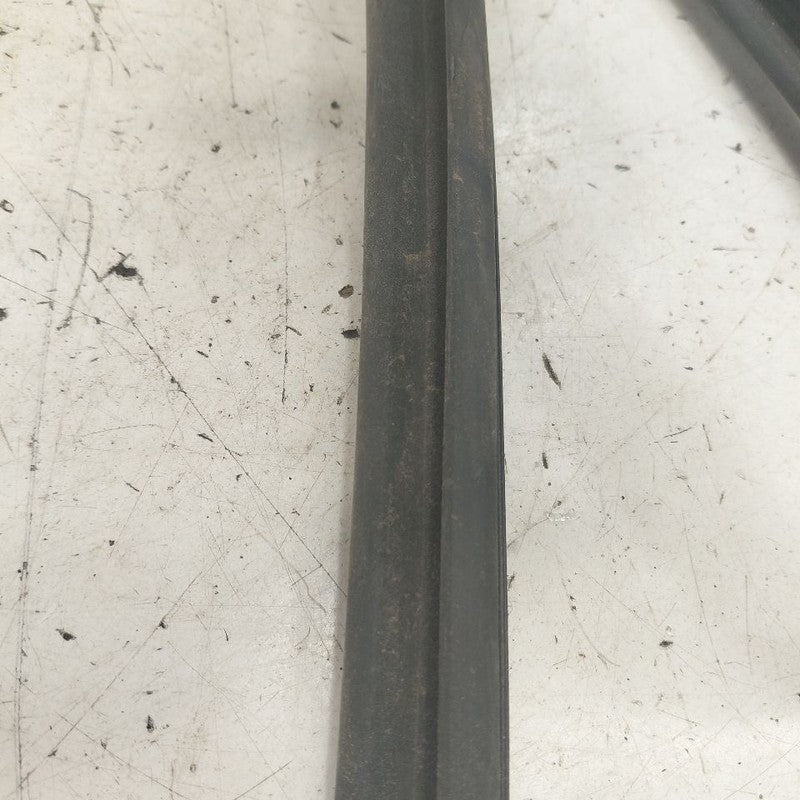 Honda CR-V Door Glass Window Seal Rubber Left Driver Front  2019 2018 