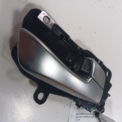 Kia Sorento Door Handle Right Passenger Rear Interior Inside  2018 2017 2016