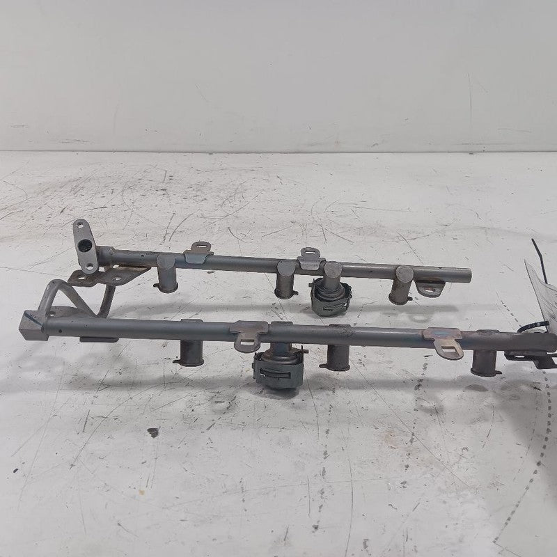 INFINITI QX50 Fuel Rail Injection Injector Mount Bar  2017 2016 2015 2014