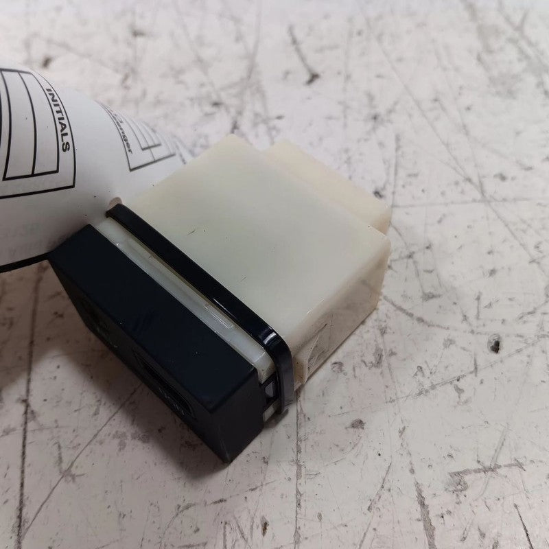 Kia Forte USB Plug In Hub Port  2014 2015 2016