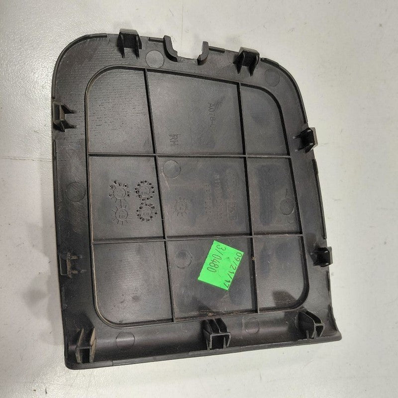 Kia Sorento Passenger Right Taillamp Access Cover {81788C6000} 2018 2017 2016