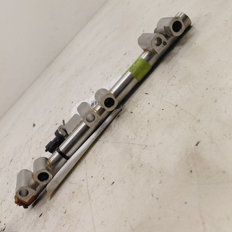 Kia Sorento Left Front Fuel Rail Injection Injector Mount Bar  2018 20