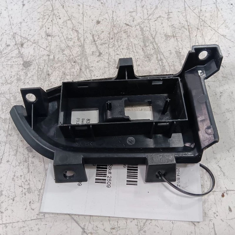 Subaru BRZ Window Switch Bezel Trim Right Front 2013 2014 2015 2016 OE