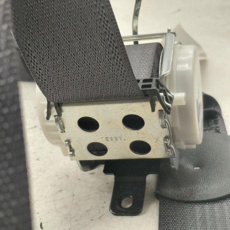 Cadillac CT6 Seat Belt Strap Retractor Center Middle Rear Back  2018 2