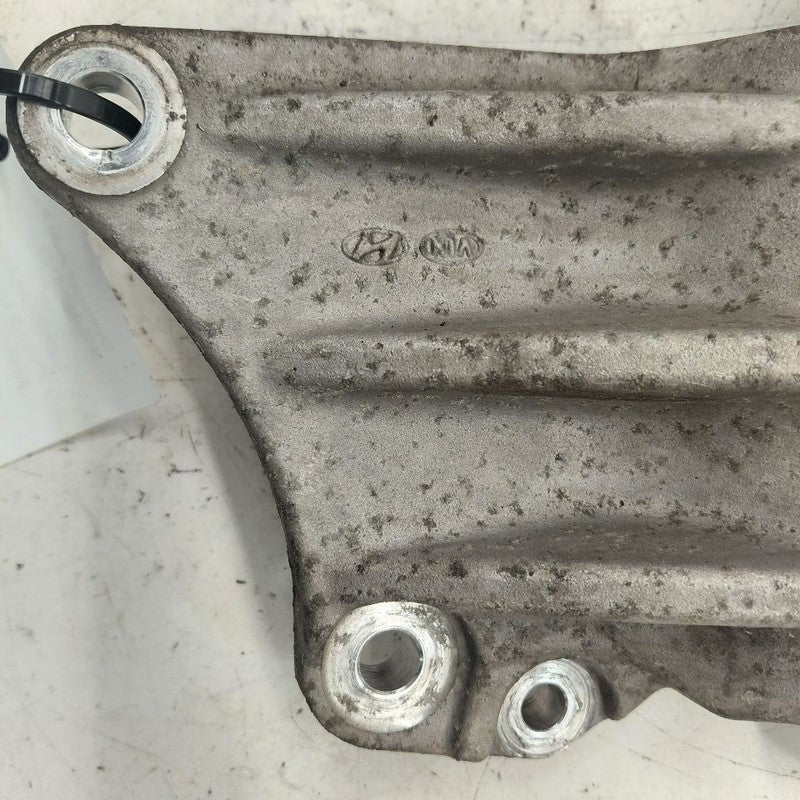 Hyundai Santa Fe Engine Motor Mount Bracket Right Passenger  2019 2020