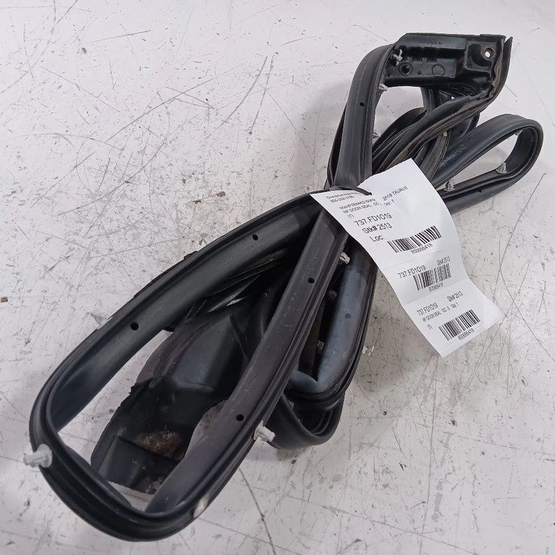 Ford Taurus On Door Seal Rubber Right Passenger Front  2019 2018 2017 