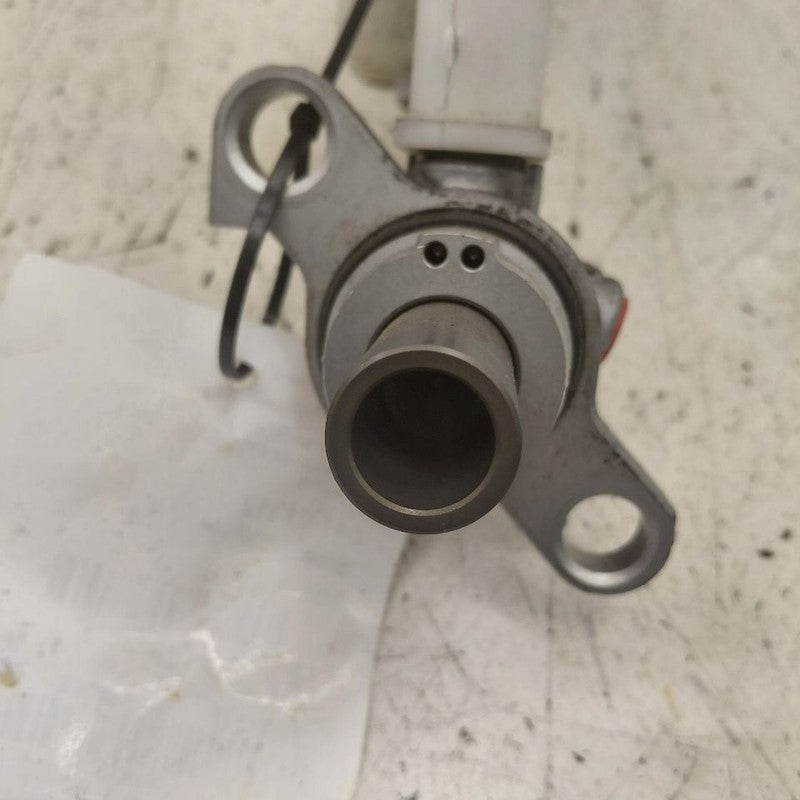 Brake Master Cylinder VIN B 8th Digit Opt Luv Fits 13-21 Buick Encore