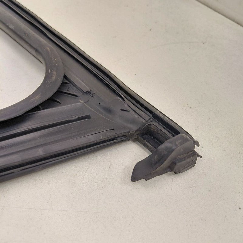 Fiat 500 X Model  Door Glass Window Seal Rubber Right Passenger Front 