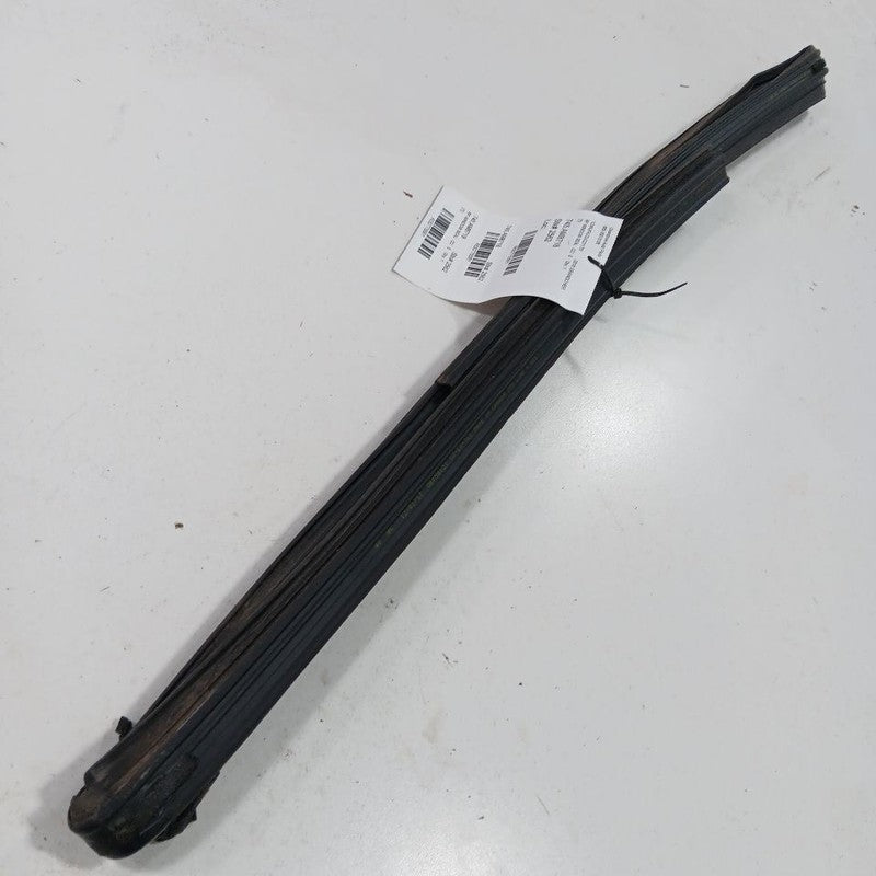 Grand Cherokee Door Glass Window Seal Rubber Right Passenger Front  2017 2018 