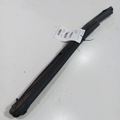 Grand Cherokee Door Glass Window Seal Rubber Right Passenger Front  2017 2018 
