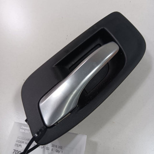 Chrysler 300 Door Handle Left Driver Front Interior Inside  2015 2016 2017 2018 
