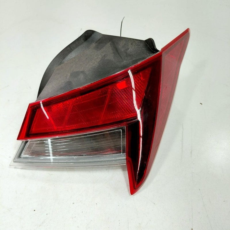 Passenger Right Tail Light Brake Lamp Incandescent Outer 21-24 Hyundai
