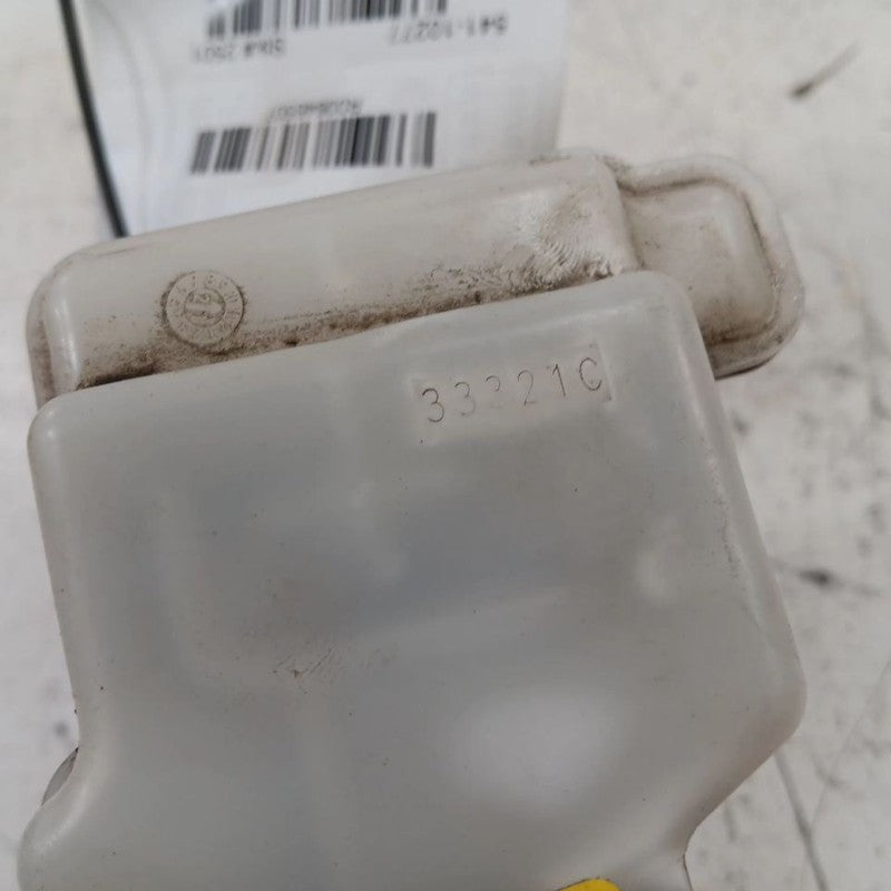 Brake Master Cylinder Fits 21-23 Nissan Kicks