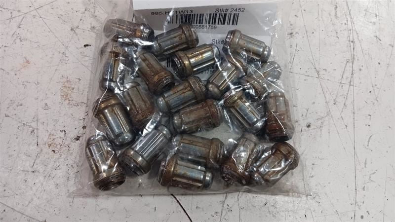 Hyundai Veloster Lug Nut Set  2012 2013 2014 2015  OEM