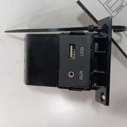 Hyundai Elantra USB Plug In Hub Port  2017 2018 2019 2020