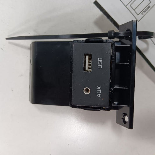 Hyundai Elantra USB Plug In Hub Port  2017 2018 2019 2020