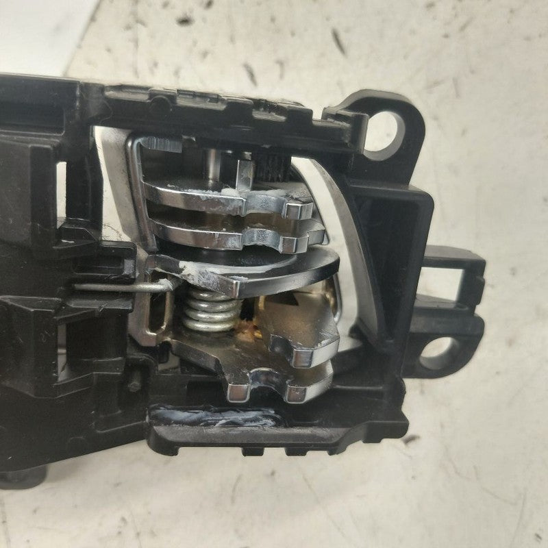 Kia Sorento Door Handle Left Driver Front Interior Inside  2018 2017 2