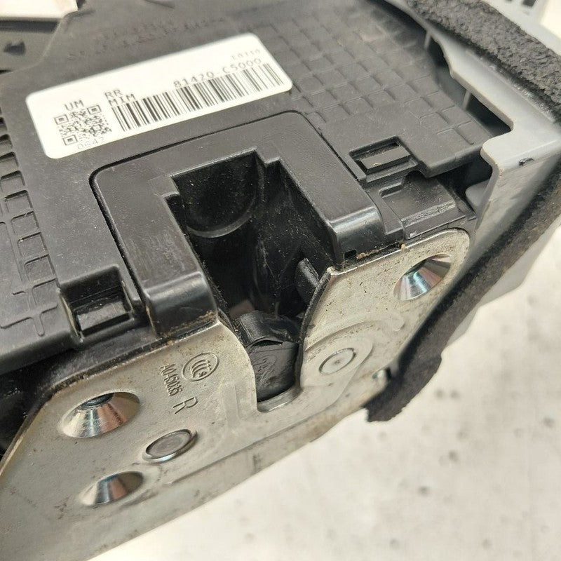 Kia Sorento Door Latch Lock Right Passenger Rear  2018 2017 2016