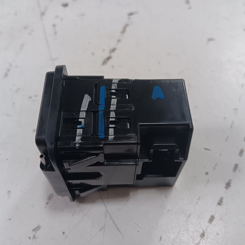 Jeep Compass  Inverter Power Outlet {56046934AA} 2021 2020 2019 2018 2